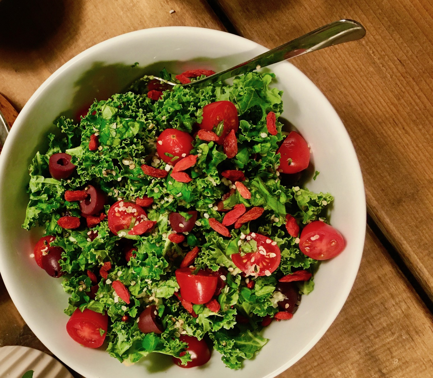 Fresh and easy kale tomato salad