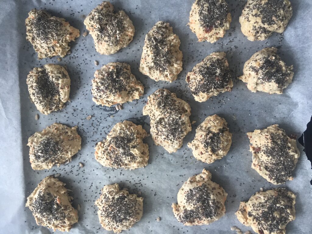 Carrot and sunflower seeds rolls