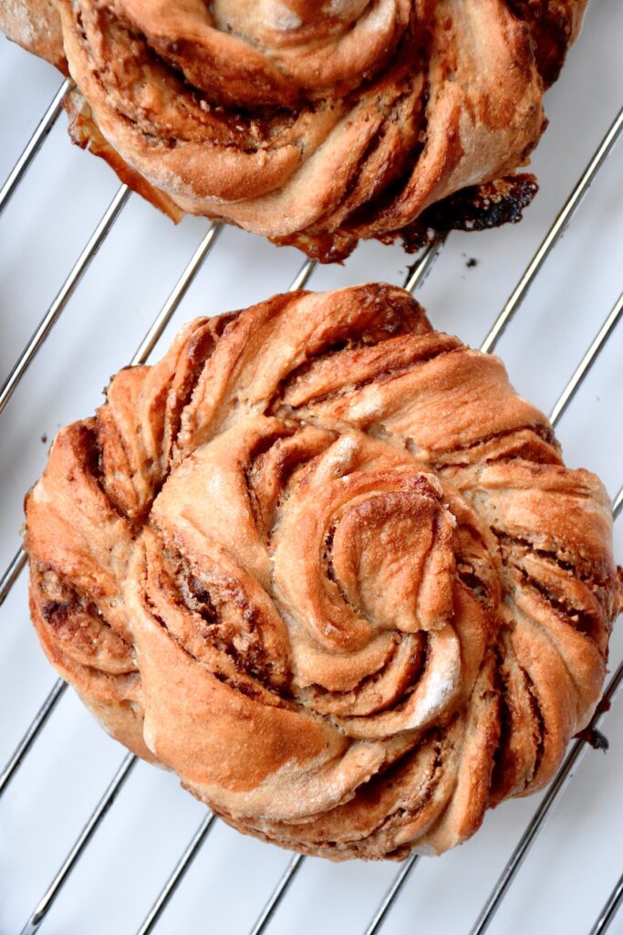 Twisted cardamom buns (vegan Swedish kardemommesnurrer)