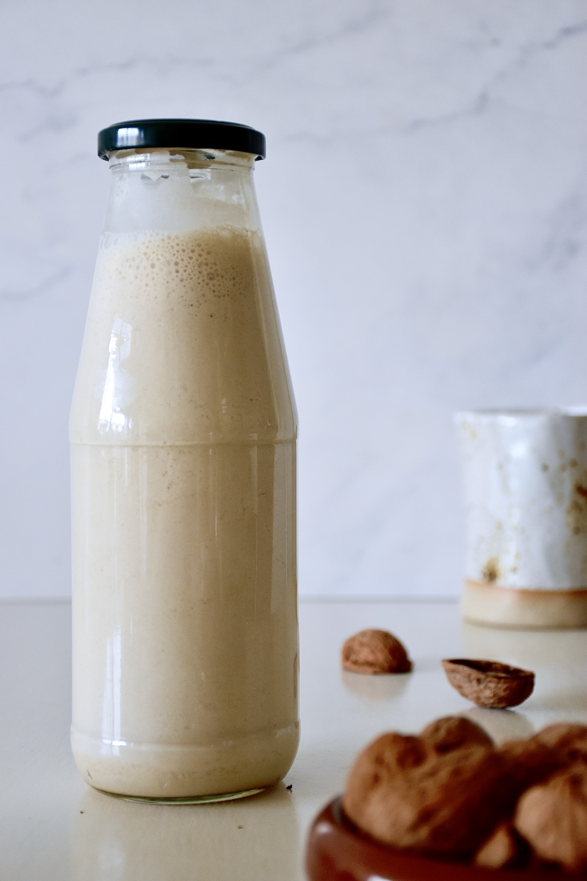 Creamy 3-ingredient walnut milk