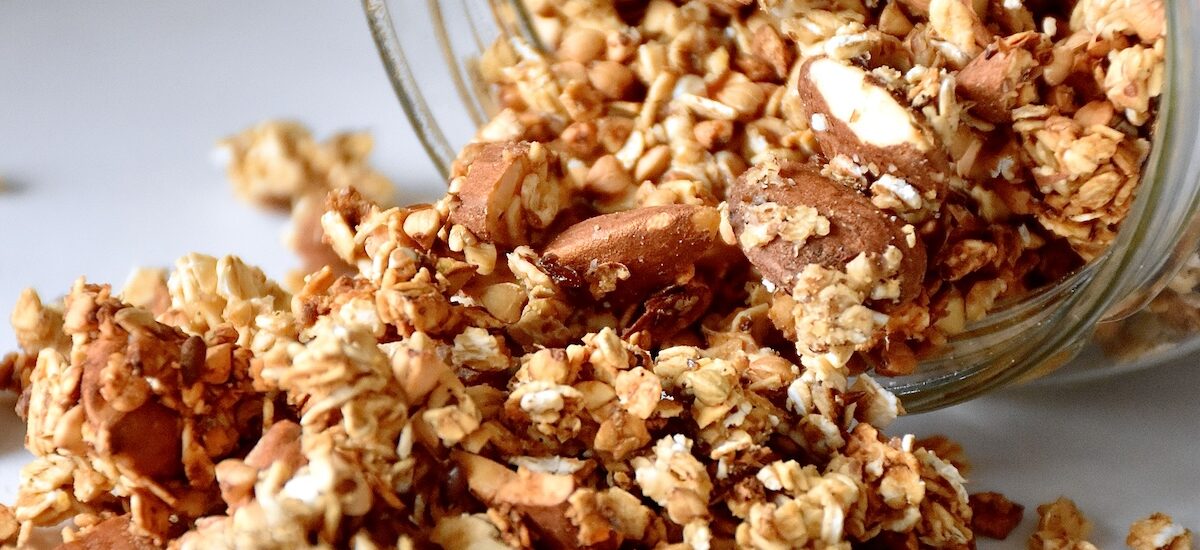 Crunchy Vanilla Almond Granola – No sugar, oil and Glutenfree
